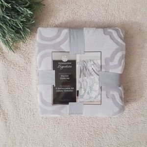 Huntington Home Bedding Huntington Home Oversized Plush Throw Poshmark